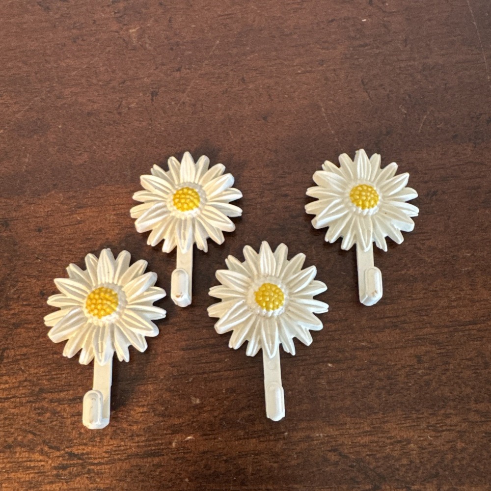 4 Pc. 2" Vintage Daisy Flower Refrigerator Magnets Hooks White Yellow Plastic